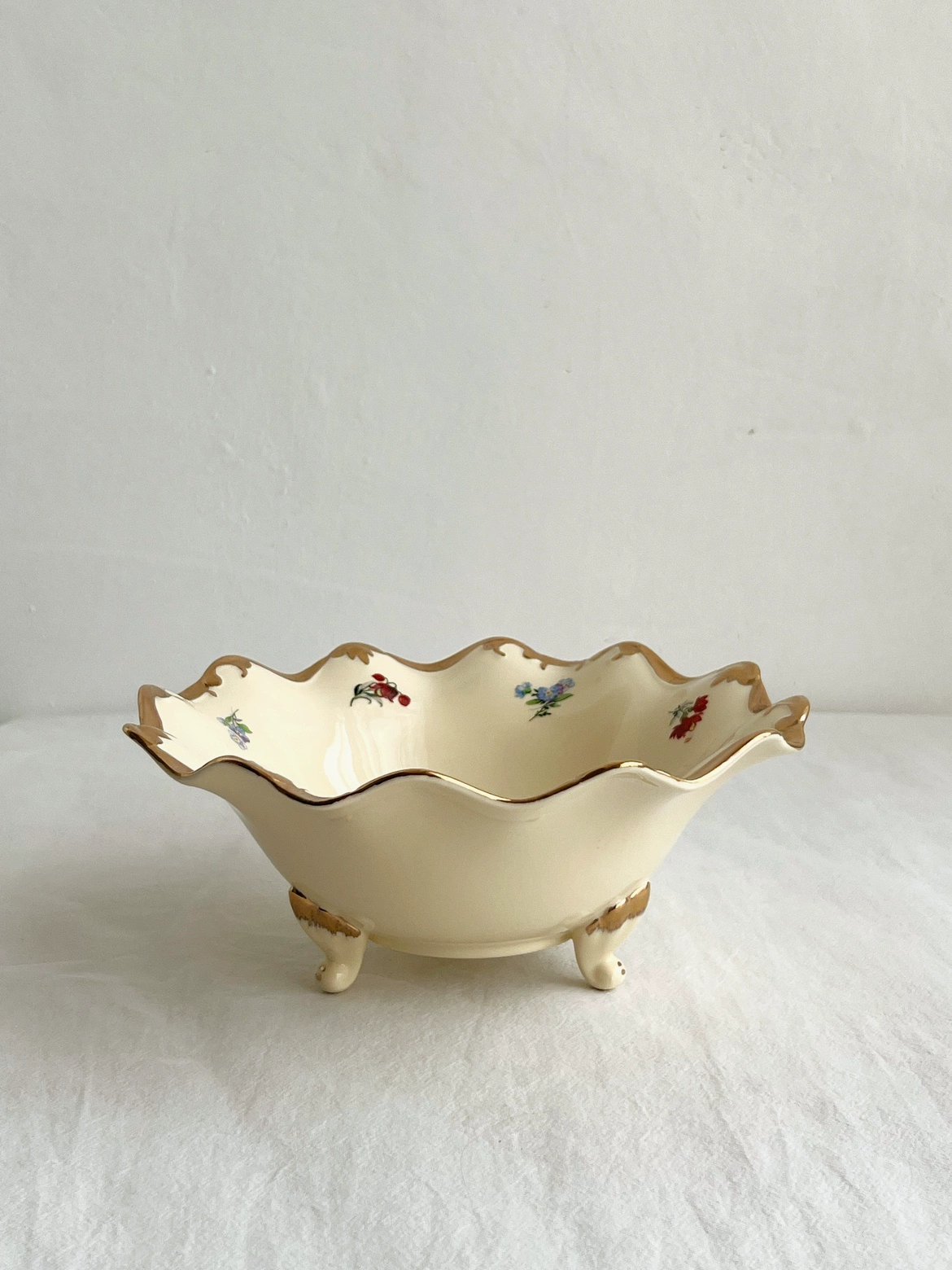 Luxury Pure Handmade Rice-Yellow Ceramic Plate with Gold Flower Trim, Double-Ear Handles, Heavyweight