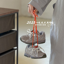 QQO童鞋 2025秋季新款儿童真皮字母运动鞋时尚潮流男女童休闲鞋子