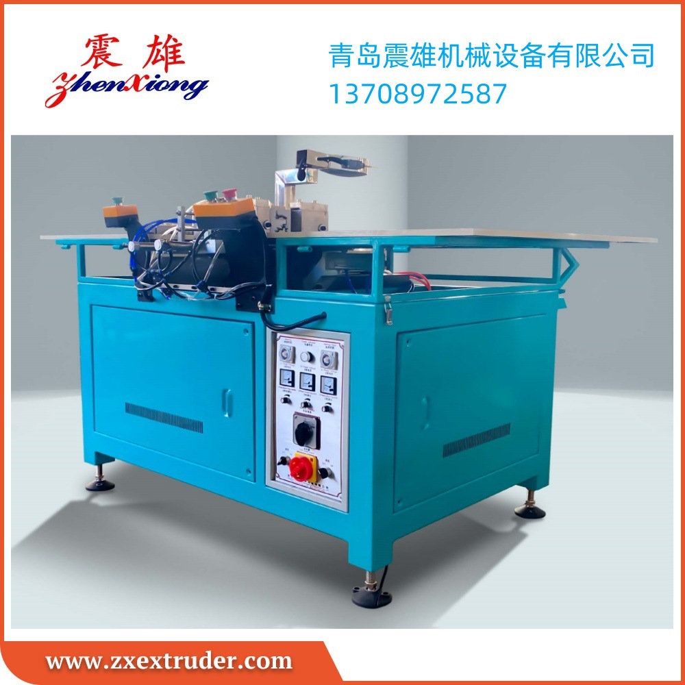 全自动密封条焊接机   青岛震雄