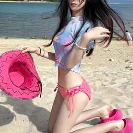 泰国小众性感辣妹海滩度假玫红粉花朵罩衫三件套可爱少女比基尼