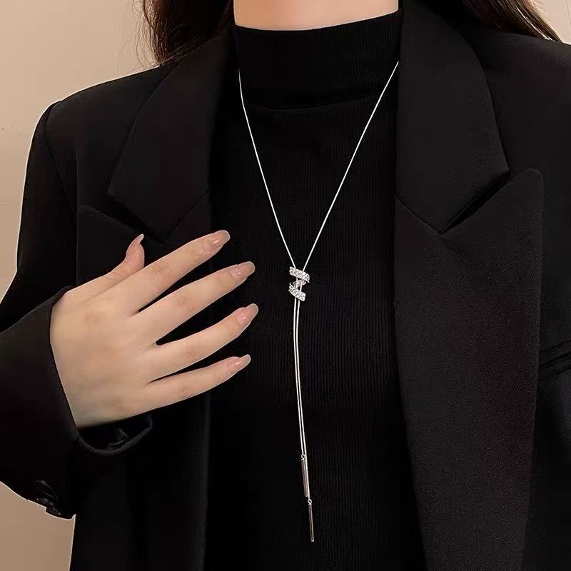 New Spiral Sweater Necklace for Women, Retro High-End Luxury Sweater Chain, Niche Design, Elegant Accessory New Spiral Sweater Necklace for Women, Retro High-End Luxury Sweater Chain, Niche Design, Elegant Accessory