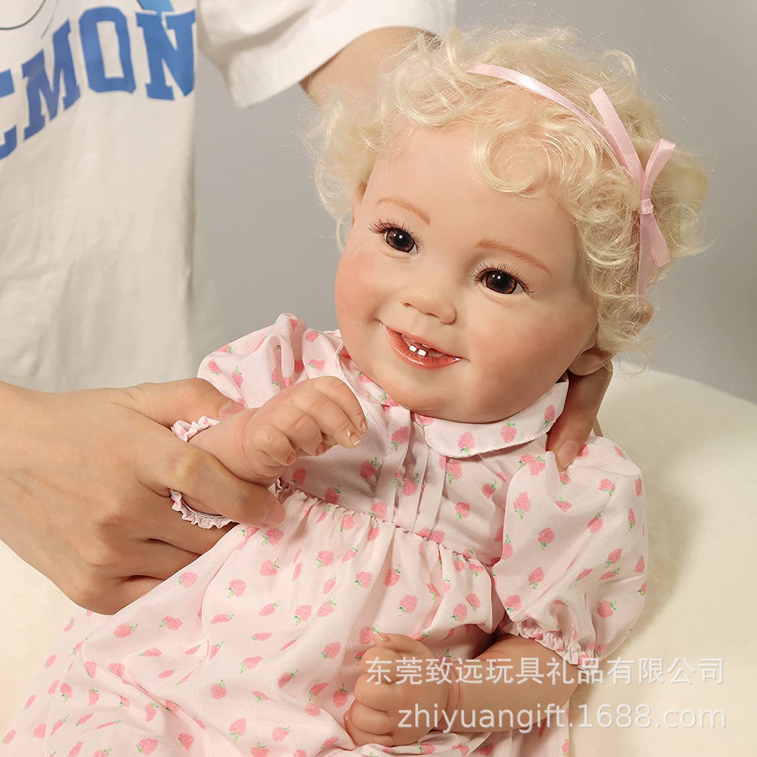 Cute soft lifelike reborn doll plastic