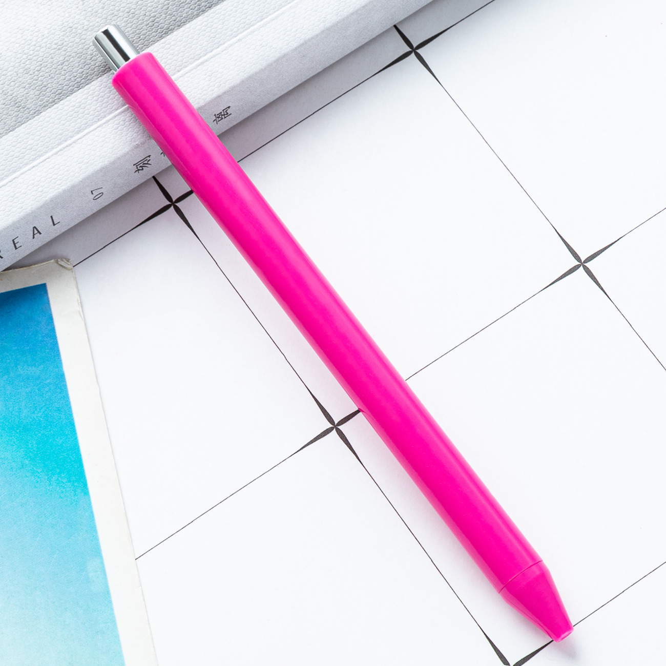 Pluma de plástico de color macarón simple examen de estudiantes pincel bolígrafo se puede imprimir logotipo de exhibición de regalos bolígrafo publicitario
