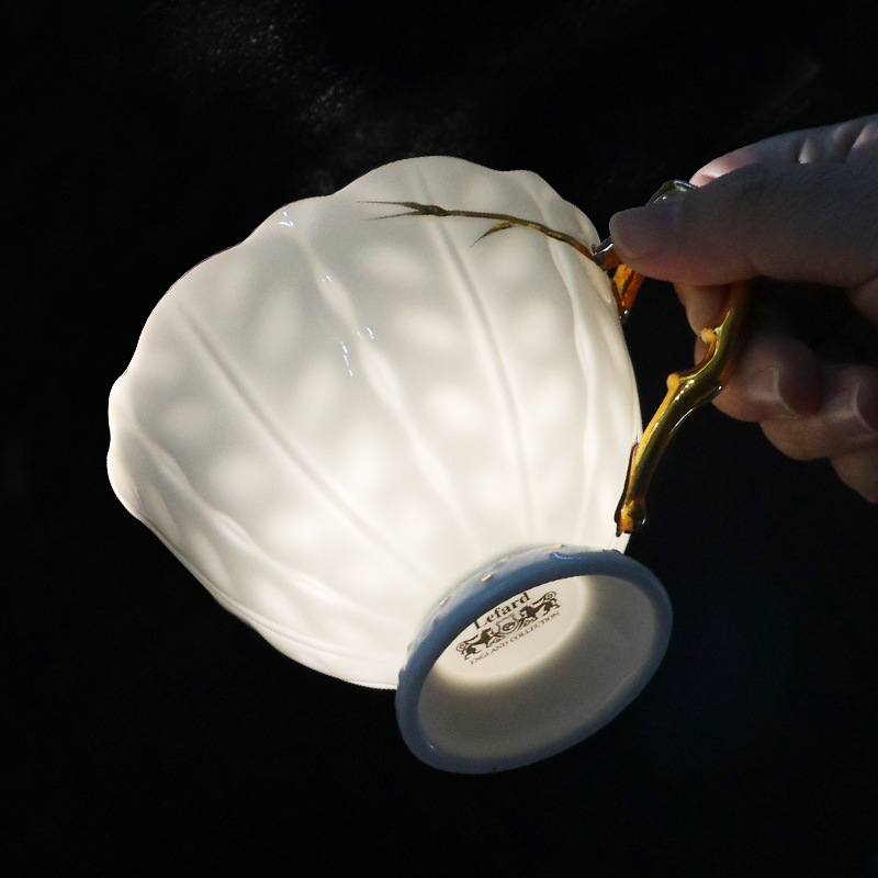 De gama alta de estilo europeo de cerámica taza de café y platillo traje exquisito británico pintura de oro juego de té de la tarde pareja taza de té perfumada