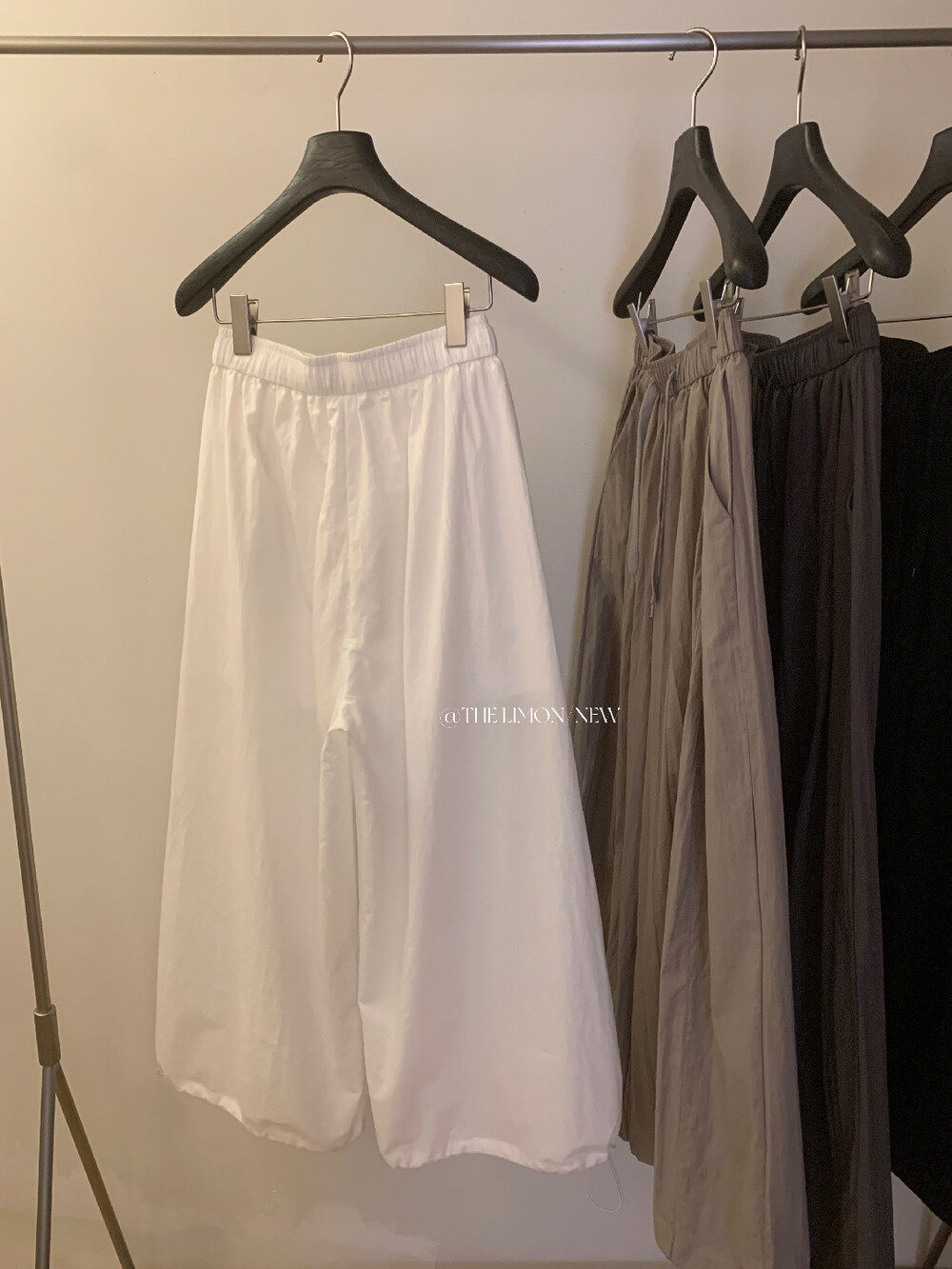 Quần culottes nữ ống rộng cạp cao rút dây, phong cách thể thao, mùa hè 2026 — Xanh lá cây nhạtcolor, xám đậm, màu đen, màu trắng chi tiết 24