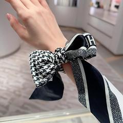 Twillyリボン千鳥格シルクD家シルクタオル細長いマフラーのシュシュは女性のハンドバッグの柄の古い花のリボンを縛ります。
