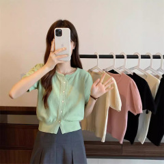 レトロ半袖セーターショートスモールコート女性のための2025新しい夏の新しいスタイルスカートカーディガントップアウター