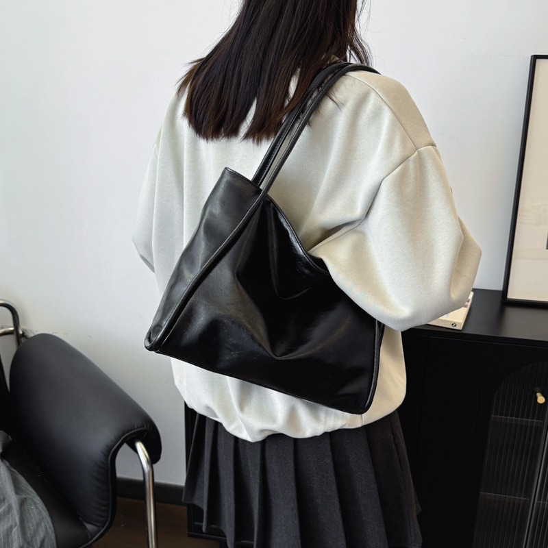 Bolsa de brazo de gran capacidad para mujeres 2024 nuevo otoño de textura superior nicho de viaje bolso de hombro para mujeres