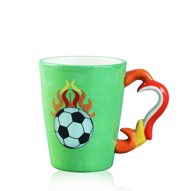 Nueva taza de fútbol de cerámica exótica Copa del mundo en relieve Copa de agua en forma especial Copa de promoción publicitaria Copa de baloncesto