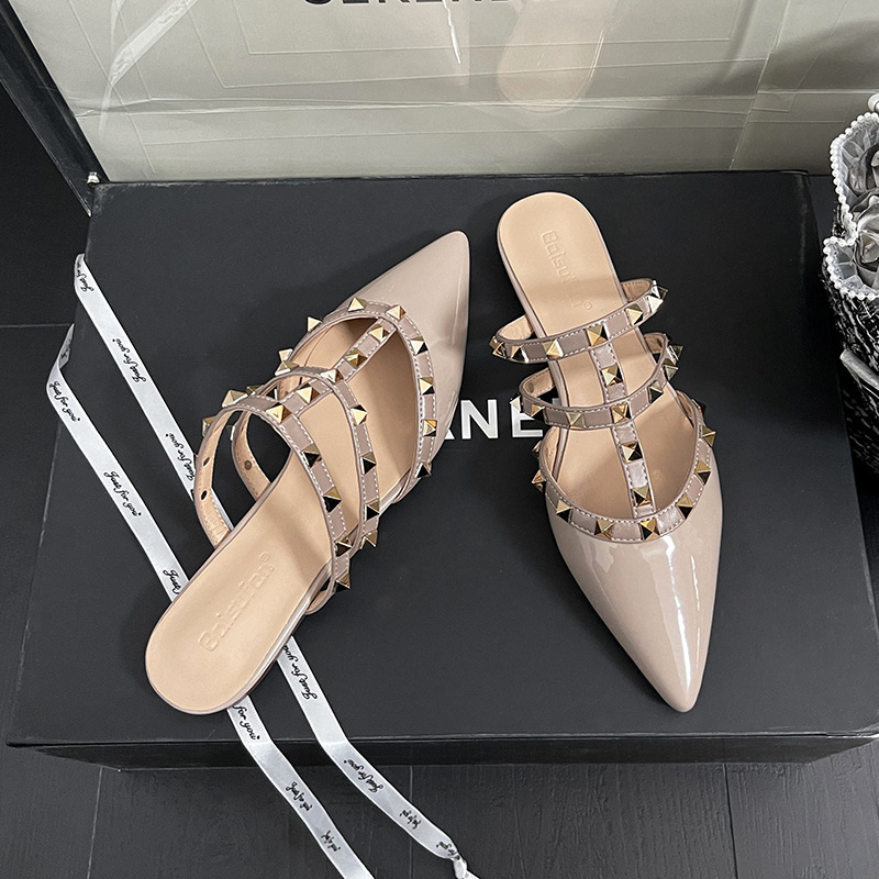 2026 Spring/Summer New V Brand Women's Flat Slippers with Rivets, Closed-Toe, Patent Leather, Pointed Toe, Slip-On Sandals 2026 Spring/Summer New V Brand Women's Flat Slippers with Rivets, Closed-Toe, Patent Leather, Pointed Toe, Slip-On Sandals