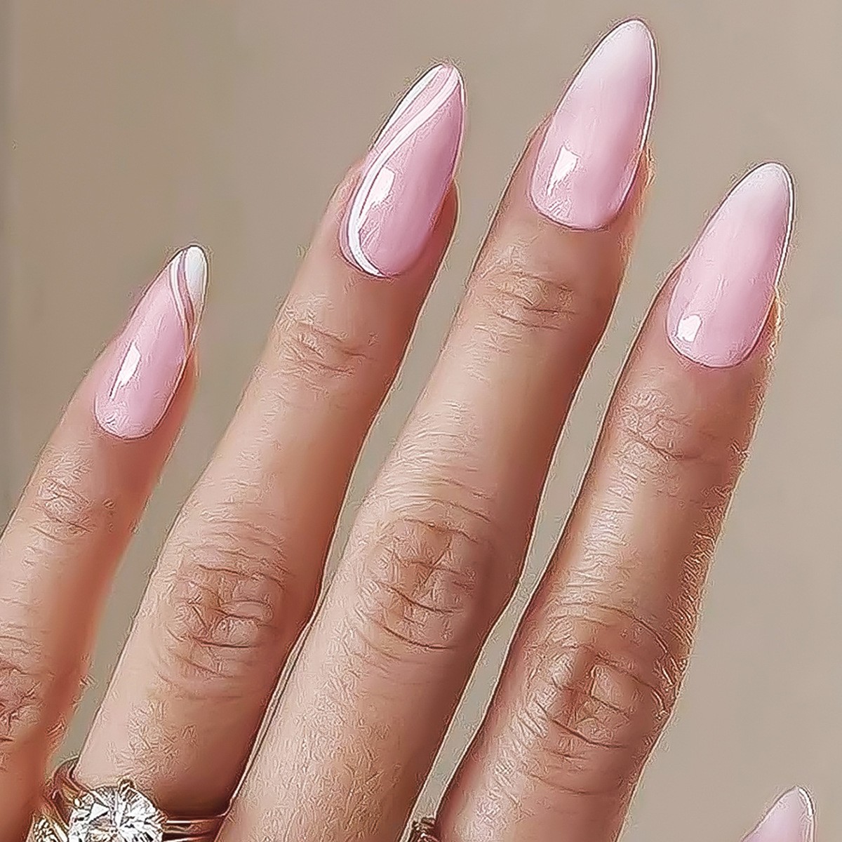 Uña de alta sensibilidad de uso de uñas de color sólido pieza de uñas falsas tipo almendra superficie brillante pieza de uñas desmontable producto terminado