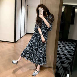 茶歇法式黑色碎花连衣裙女2026夏季新款轻熟小众不撞款漂亮长裙子