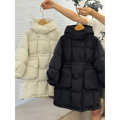 新型の女の子の中の長いタイプの羽毛の綿服の冬服の洋気の韓国版の洋気の子供服は厚い中のタイプのコートを詰めます。