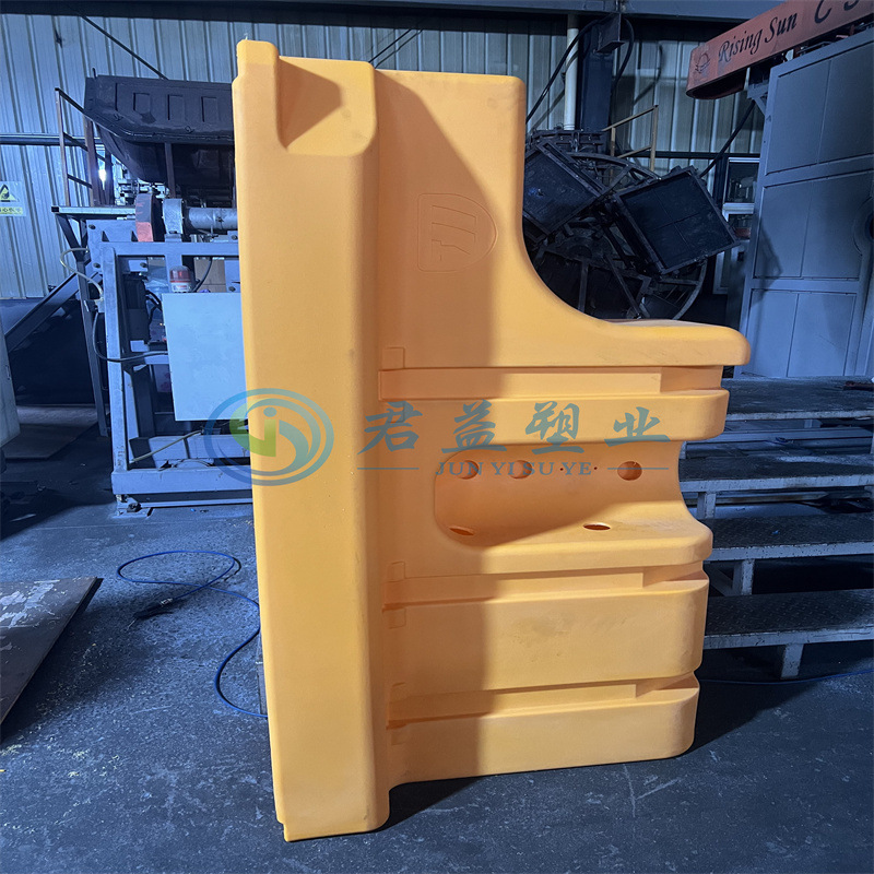 开发工程机械滚塑PE箱 一次成型滚塑油箱