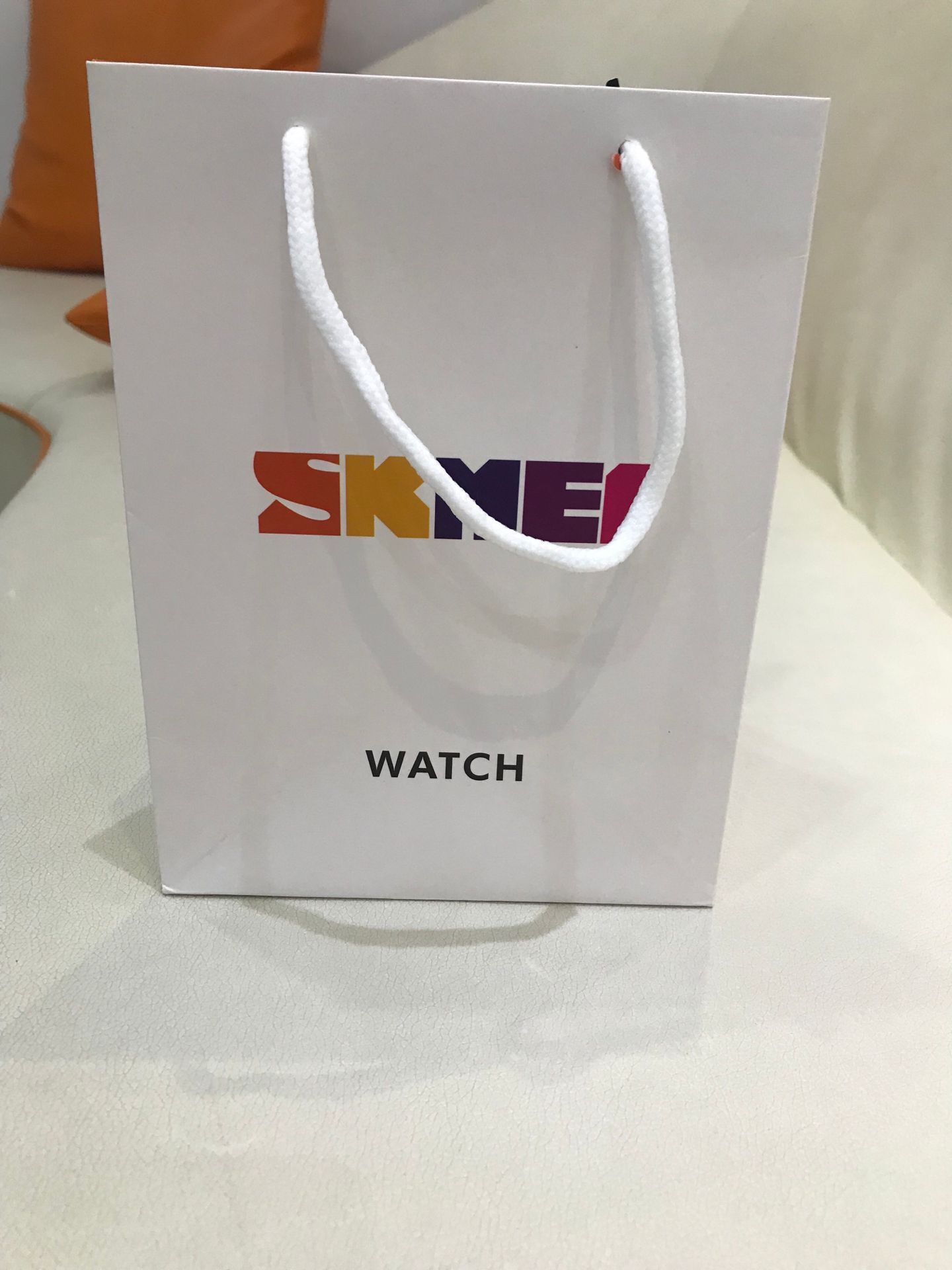 Reloj de pulsera masculino general, reloj de cuarzo, caja de embalaje en inglés con reloj de pulsera, no entrega