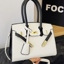 �������u����ײɫ�r��ͨ������P������ٴ����e���|б���K���Ů