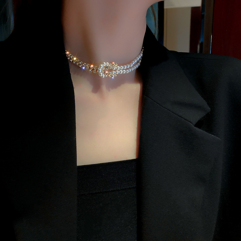Retro Inlaid Rhinestone Pearl Stitching Choker Necklace Female display picture 1