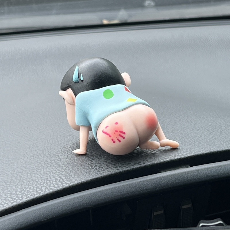 クレヨンしんちゃん 光尻しんちゃんが床に横たわる アニメ デスクトップ オーナメント かわいい トレンディな 車用 クリエイティブ オーナメント|undefined