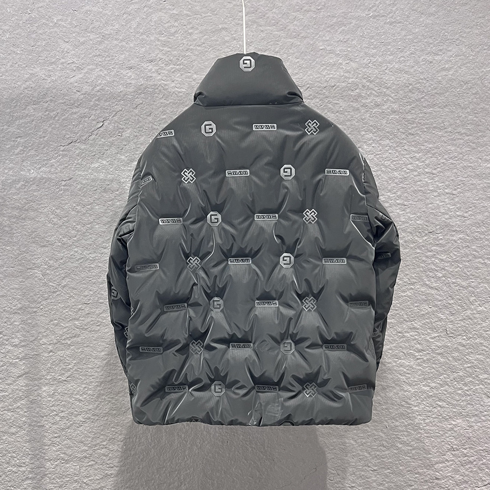 Abbigliamento maschile 2024 Giacca in cotone e seta da uomo europea ispessita calda con collo alto in rilievo a forma di G Giacca in cotone e seta punto di fornitura dal vivo_voghion.com