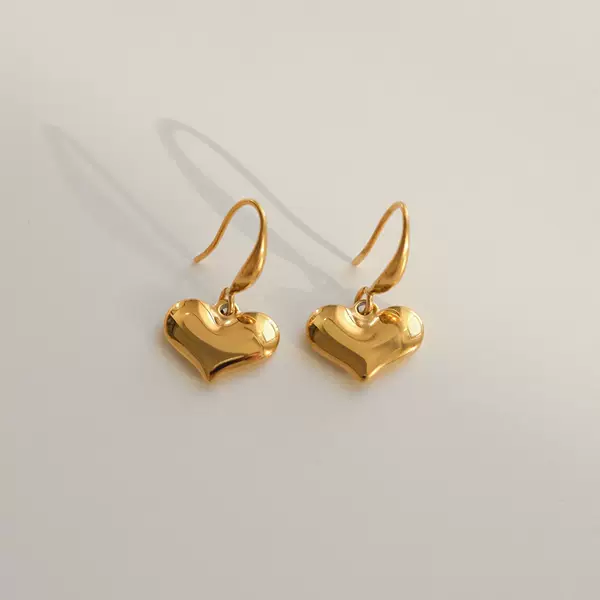 French retro three-dimensional love titanium steel earrings women's metal smooth full heart pendant temperament ear jewelry factory