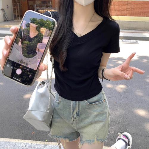 V-neck short-sleeved T-shirt women's 2025 summer new style front shoulder slim slim pleated short student solid color top trendy