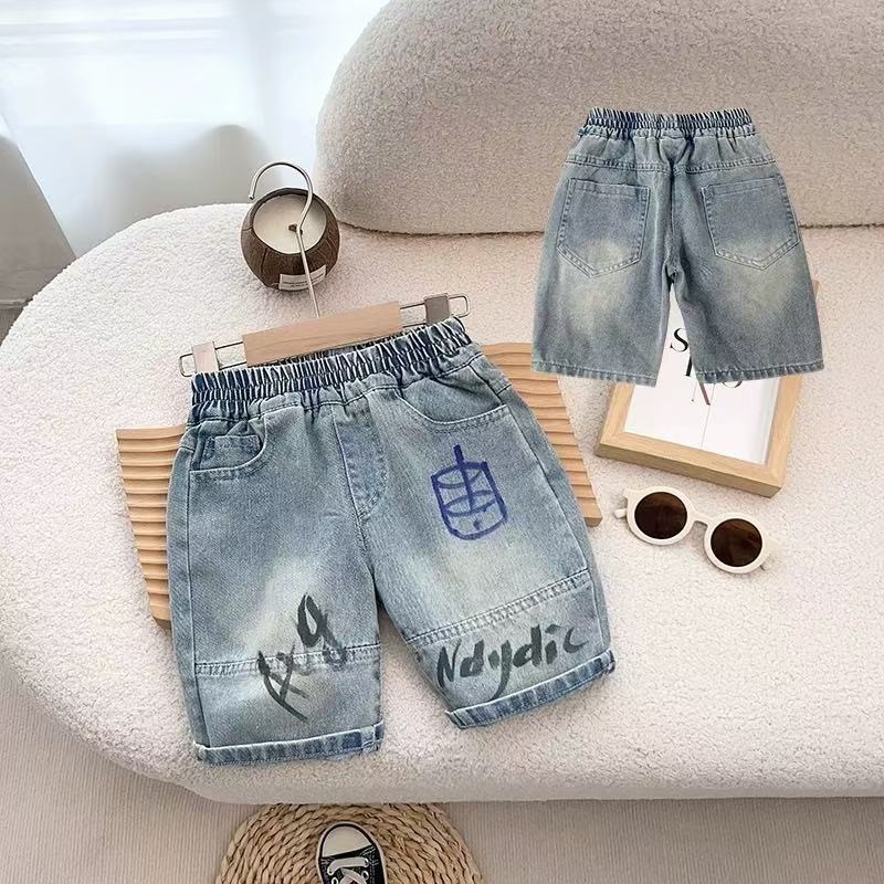 New summer denim shorts for boys, loose fit, mid-length shorts for medium and large children, trendy cross-border casual style.