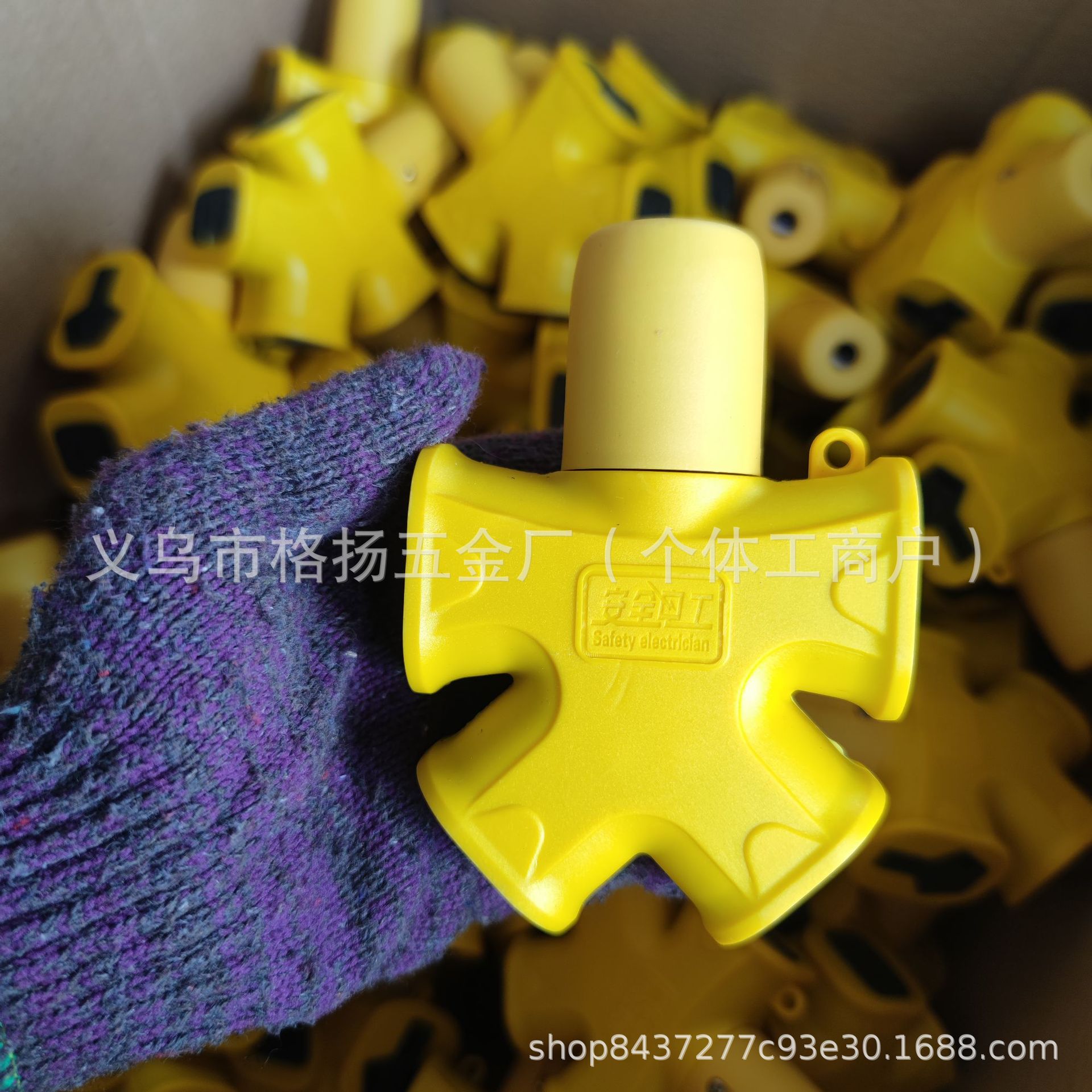 厂家直销 工业大字插座地拖插座 抗摔地线板一体成型接线人字插座