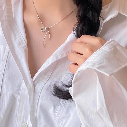 New Style Silver Ribbon Striped Bow Necklace Women's Ins Niche Design Gentle French Style Clavicle Chain