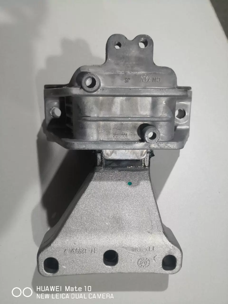 宝来朗逸发动机胶垫180199262