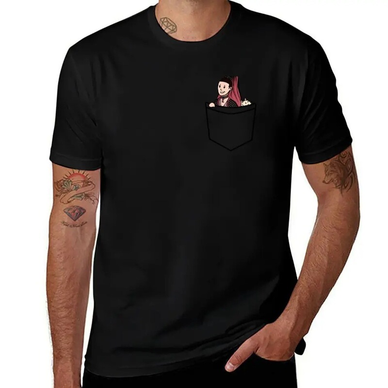 European size pocket Howard t-shirt with a large and high round collar European size pocket Howard t-shirt with a large and high round collar