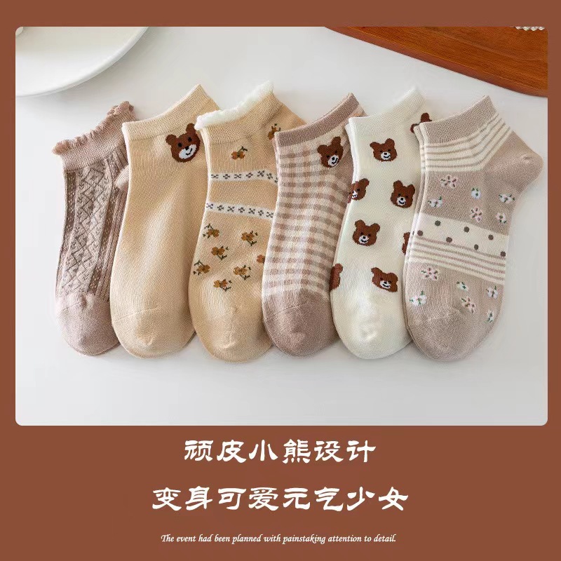 Calcetines de mujer de primavera y otoño para niñas estilo universitario Cómodos calcetines cortos de oso calcetines de mujer de dibujos animados lindos de alta calidad
