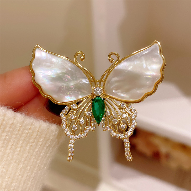 New High-End Niche Butterfly Brooch, High-End Diamond-Encrusted Fashionable Elegant, Anti-Exposure Pin, Clothing Accessories Corsage