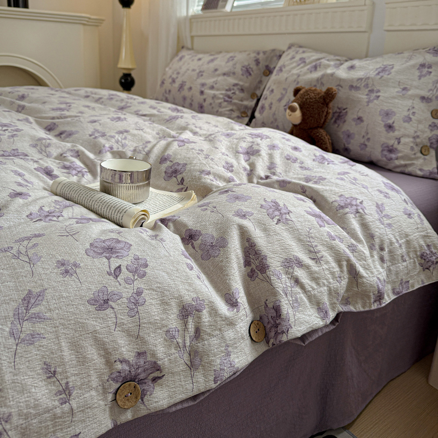 Classe A algodón bruto lino de cuatro piezas retrógrado botones de flores sábanas de algodón cubierta de cama de tres piezas conjunto de ropa de cama