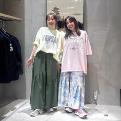 2025 新作夏日本ニコトップカジュアルレイジースタイルルーズダメージレタープリントミドル丈 Tシャツ