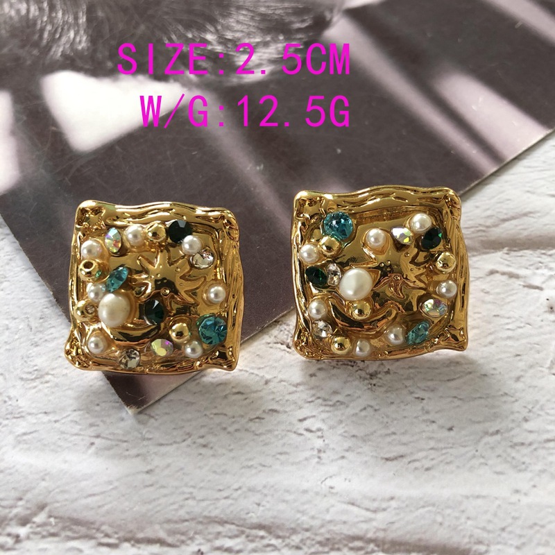 Retro Geometric Pearl Diamond Earrings Wholesale Nihaojewelry display picture 6