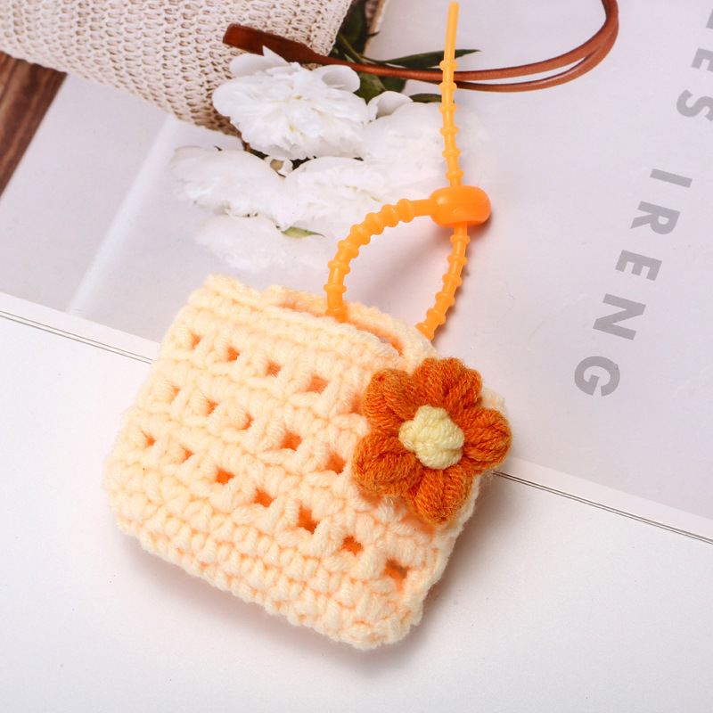 Productos de tejido acabados pequeños auriculares de flores bolsos colgantes lindos ganchos hechos a mano cestas de flores bolsas de flores accesorios de decoración joyas