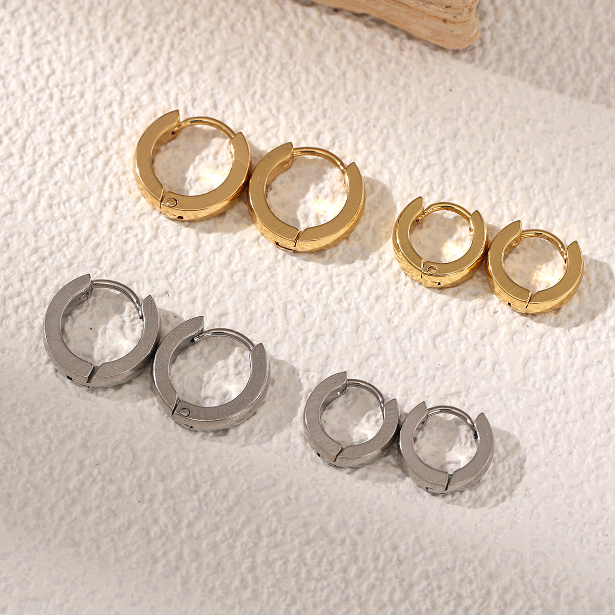 TENA Europa y los Estados Unidos de moda pendientes de acero inoxidable de alta calidad anillo de sensores geométricos joyas de hebilla de orejas joyas de acero de titanio transfronterizas image 1