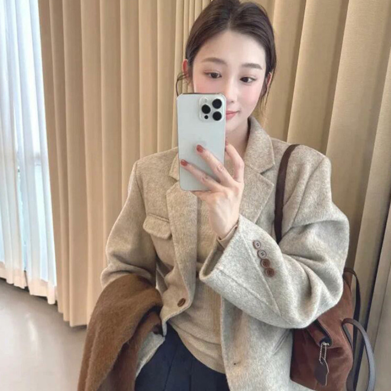 Korean-Style Gray Double-Sided Woolen Coat for Women, 2025 Autumn New Model, High-End Unique and Beautiful Blazer Korean-Style Gray Double-Sided Woolen Coat for Women, 2025 Autumn New Model, High-End Unique and Beautiful Blazer