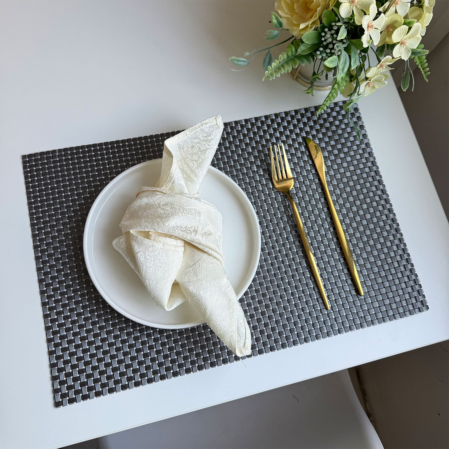 Cojín de comedor de PVC Teslin 8x8 espesar cojín de platos de comedor occidental alojamiento de mesa de hotel transfronterizo cojín de taza de té de lujo ligero oro