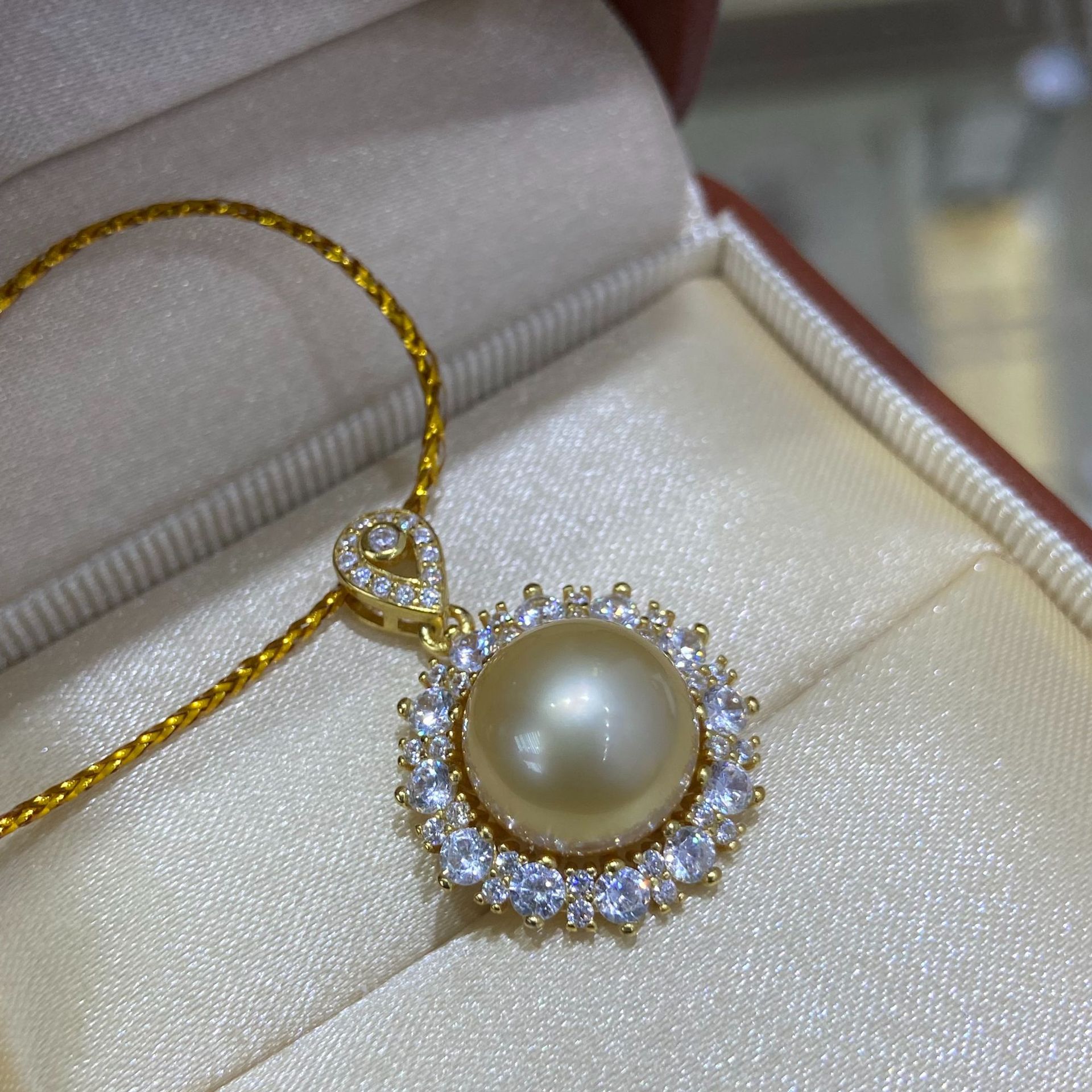 海水南洋金珠富贵太阳花吊坠10-11mm正圆几乎无瑕中金厂家批发