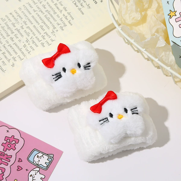 Cartoon white bracelet, 1 pair