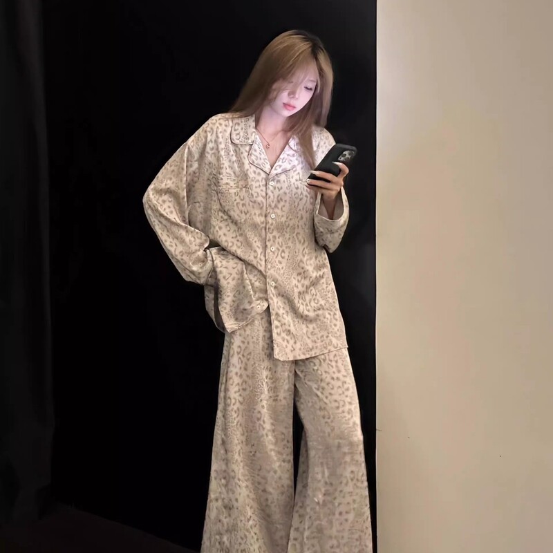 Korean High-End Leopard Print Ice Silk Pajamas for Women Spring and Autum New Ice and Snow Silk Long-Sleeved Pants Home Wear Two-Piece Set Korean High-End Leopard Print Ice Silk Pajamas for Women Spring and Autum New Ice and Snow Silk Long-Sleeved Pants Home Wear Two-Piece Set