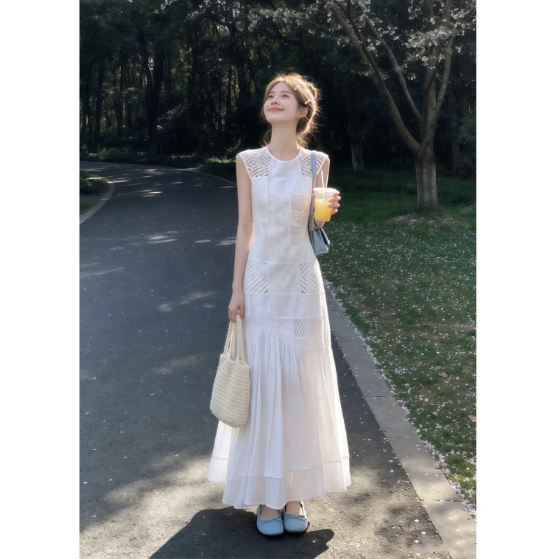 White Hollow-Out Vest Dress for Women, 2026 Summer New French-Style Long Dress, Very Beautiful, Elegant, Slimming, and Waist-Cinching