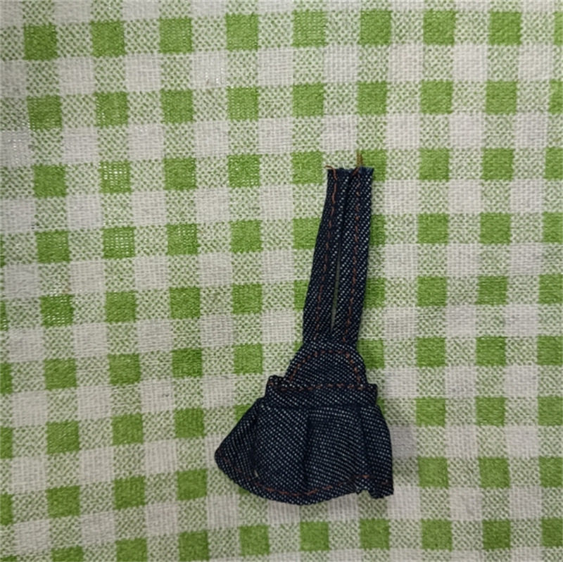 6cm 곰과 토끼에게 어울리는 블루 데님 스커트