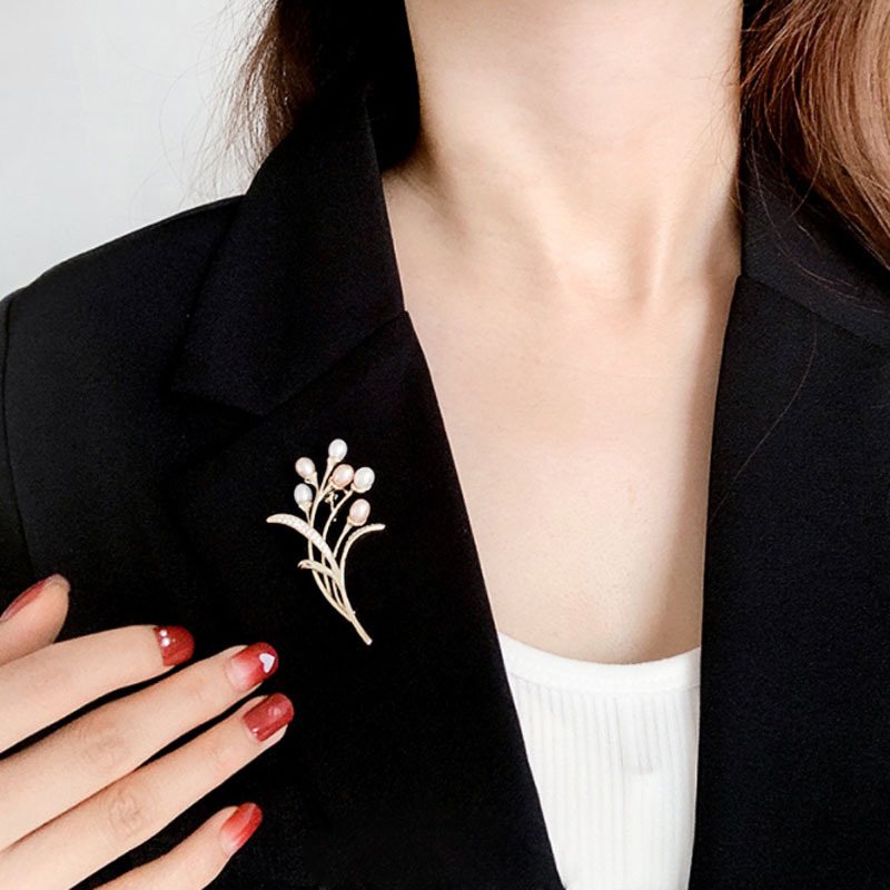 Tarweaarm broche met zoetwaterparel voor dames elegant_voghion.com