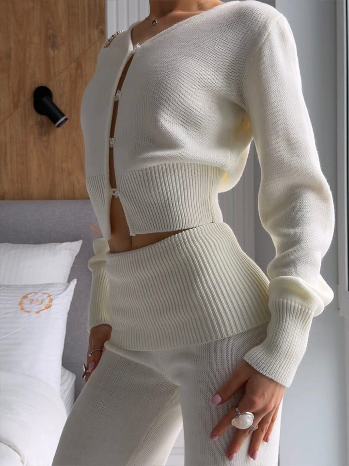 Bộ hai món nữ gồm áo khoác cardigan dệt kim dáng ngắn cổ chữ V và quần ống rộng cạp cao — Màu cà phê, Màu hồng, Màu trắng, Màu xanh dương chi tiết 11