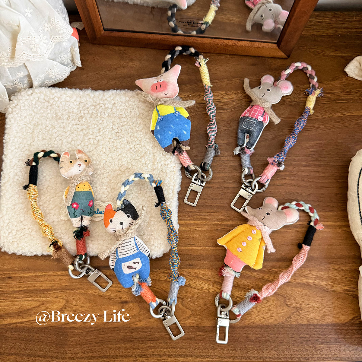 Original Small Town Residents Series: Cat and Mouse Vintage Trendy Handmade Woven Couple's Phone Strap