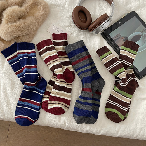Boneless Retro Color-blocked Socks for Women and Men - Fall/Winter Medium Calf Socks, Gender-neutral, Colorful, Brown, Winter Long Cotton Socks, Zhuji