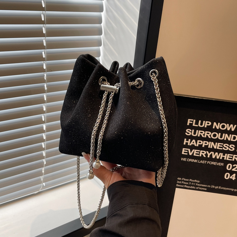 2024 Borsa a tracolla piccola con catena a secchiello versatile e alla moda con alta qualità e nuova borsa a tracolla unica e popolare_voghion.com