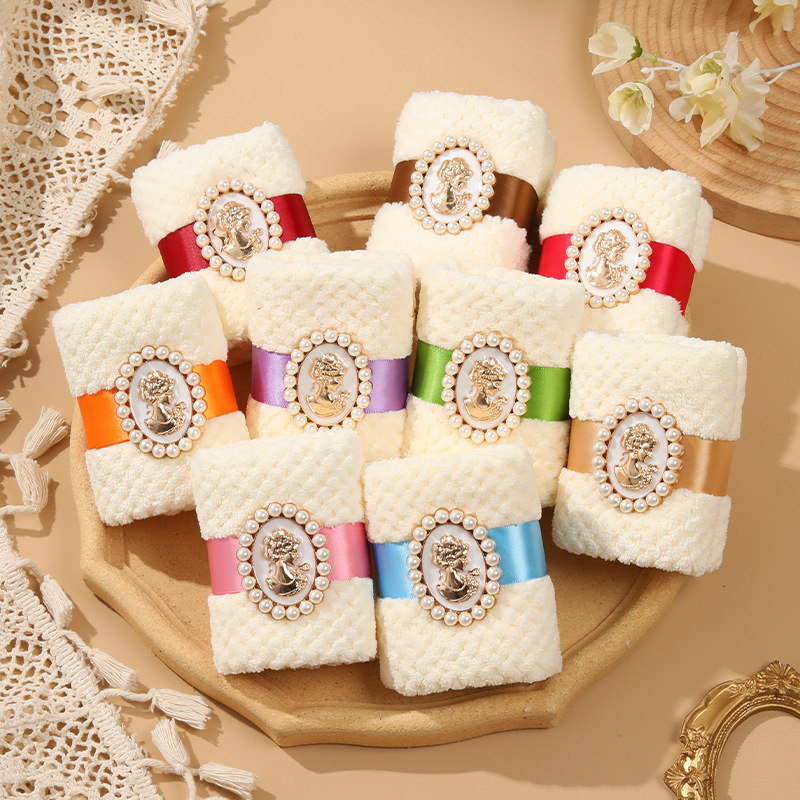 Baroque Creative Souvenir Card Small Square Towel Pearl Coral Velvet Birthday Gift Absorbent Towel Wholesale